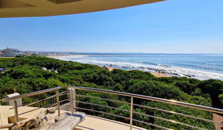7 Bedroom Property for Sale in Wavecrest Eastern Cape